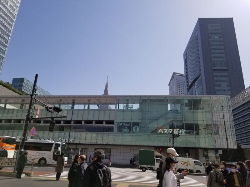 バスタ新宿前