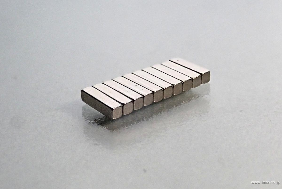 ネオジム磁石角１ｘ４ｘ１ｍｍ